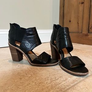 Slightly Worn Sofft Cutout Sandals, size 7.5